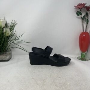 Vionic Women’s Black Wedge Sandals Size 8